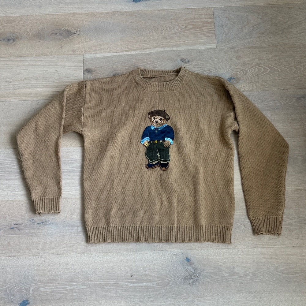 Womens boutique Tan Sweater with Bear Design Sz medium knit